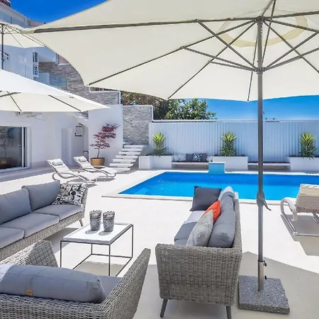 Mit Privatpool Fuer 12 Personen Ca 254 Qm In Punat, Kvarner Bucht Krk Krk Town