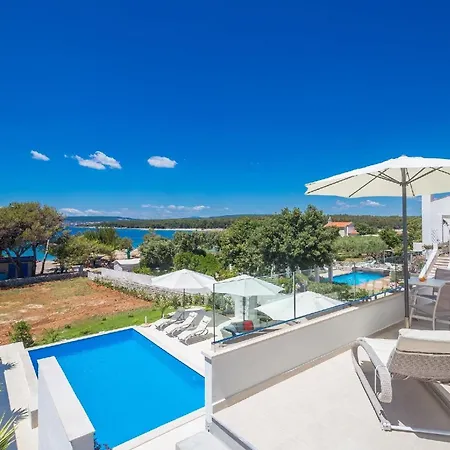 Mit Privatpool Fuer 12 Personen Ca 254 Qm In Punat, Kvarner Bucht Krk