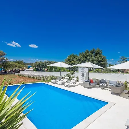 Mit Privatpool Fuer 12 Personen Ca 254 Qm In Punat, Kvarner Bucht Krk Krk Town